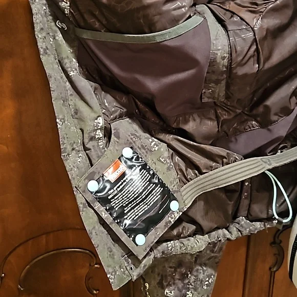 The North Face Cryptic Camo600 Down CountSnowboarding